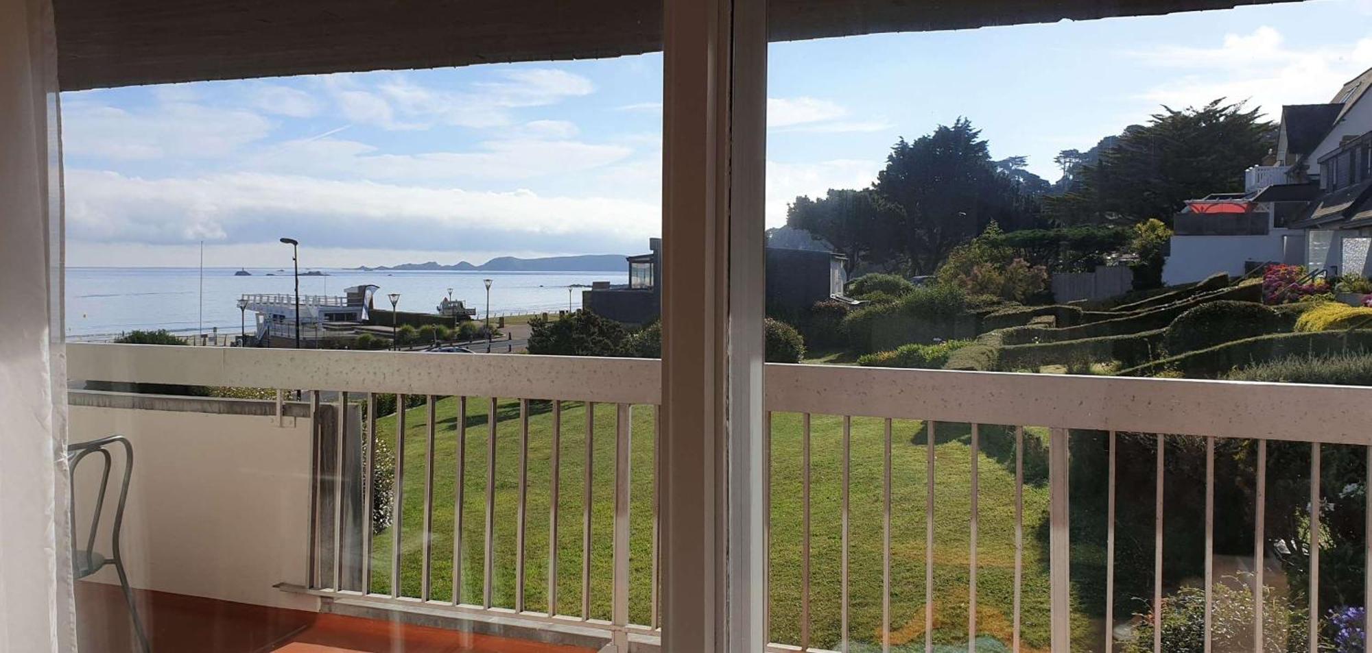 Appartement Vue Sur Mer Avec Terrasse, Plage De Trestraou A Perros-Guirec - Ref 861 Exterior photo